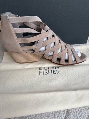 Eileen Fisher Oodle Nubuck Sandals Barley Strappy Block Heel Sz 7 in Box